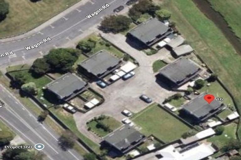 Photo of property in 16 Wagon Road, Stokes Valley, Lower Hutt, 5019