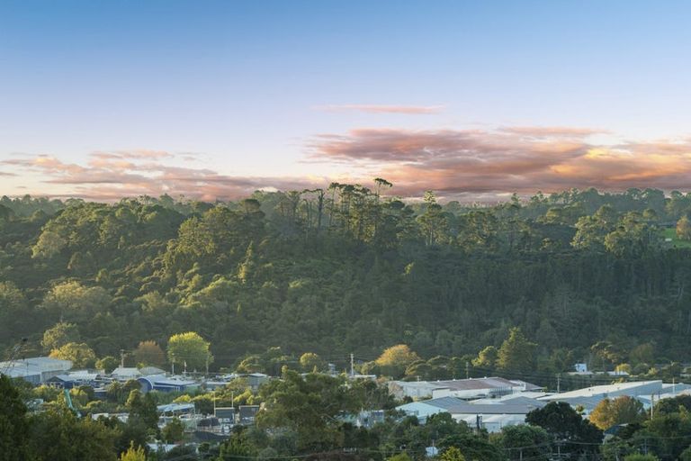 Photo of property in 5 Dhaka Lane, Ranui, Auckland, 0612