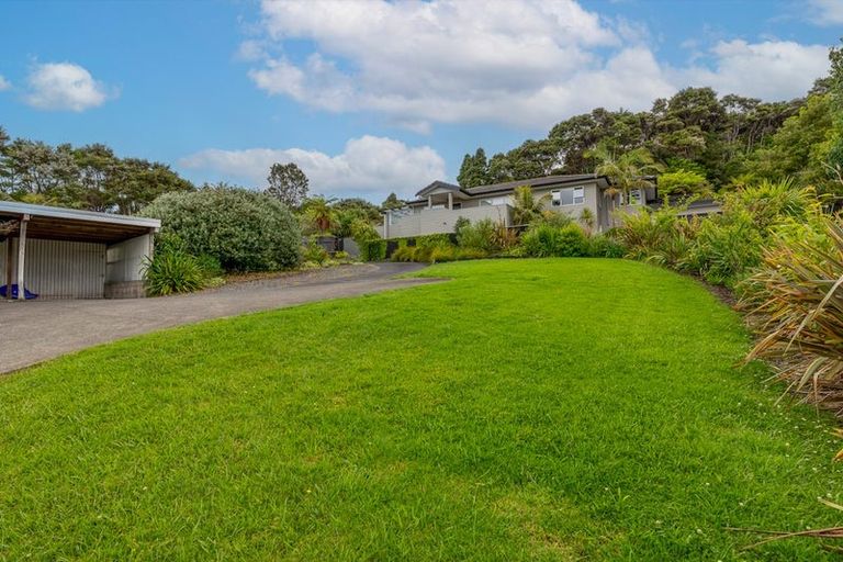 Photo of property in 2/52 Staincross Street, Green Bay, Auckland, 0604