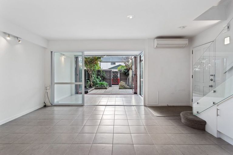 Photo of property in 11/16 Derby Street, St Albans, Christchurch, 8014