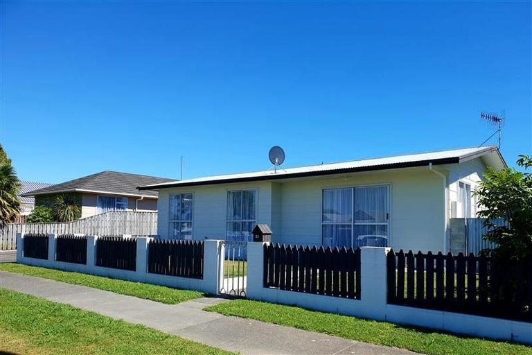 Photo of property in 21 Duckworth Crescent, Greenmeadows, Napier, 4112