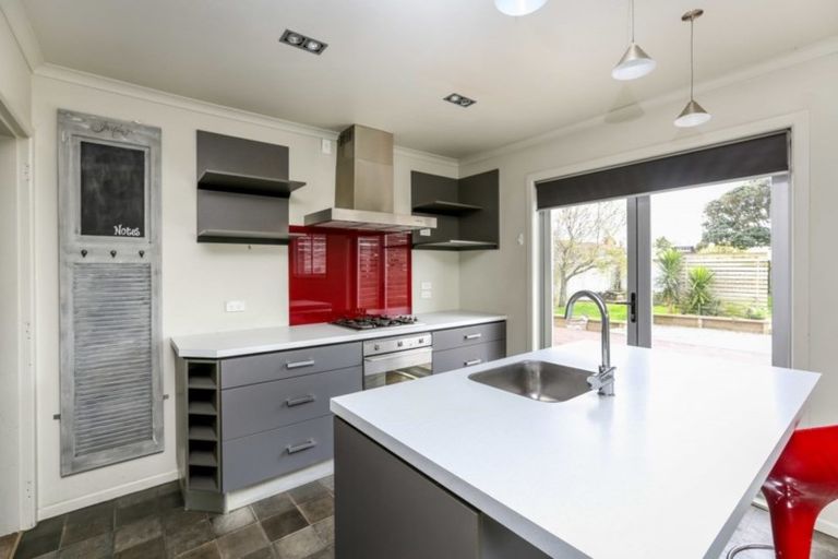 Photo of property in 27 Rospeath Crescent, Spotswood, New Plymouth, 4310