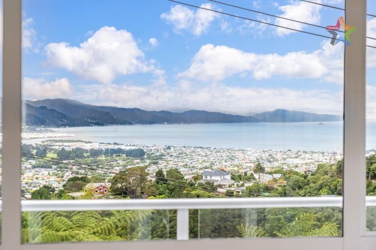 Photo of property in 60 Pokohiwi Road, Normandale, Lower Hutt, 5010