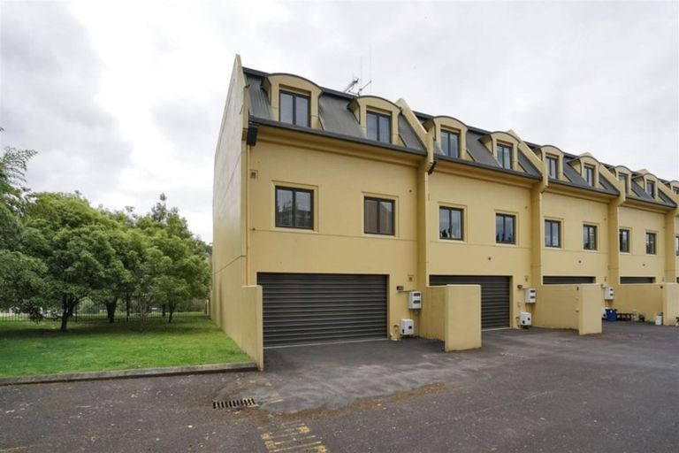 Photo of property in Waterford Estate, 1/102 Grantham Street, Hamilton Central, Hamilton, 3204