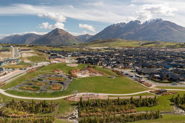 Photo of property in 18 Plough Street, Jacks Point, 9371