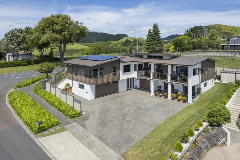 Photo of property in 1 Holcombrooke Lane, Welcome Bay, Tauranga, 3175