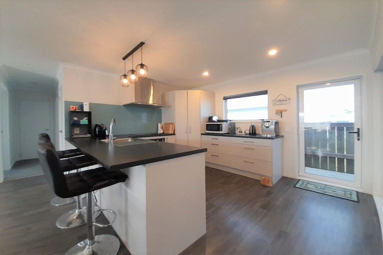 Photo of property in 124 Rangiora Crescent, Matarangi, Whitianga, 3592