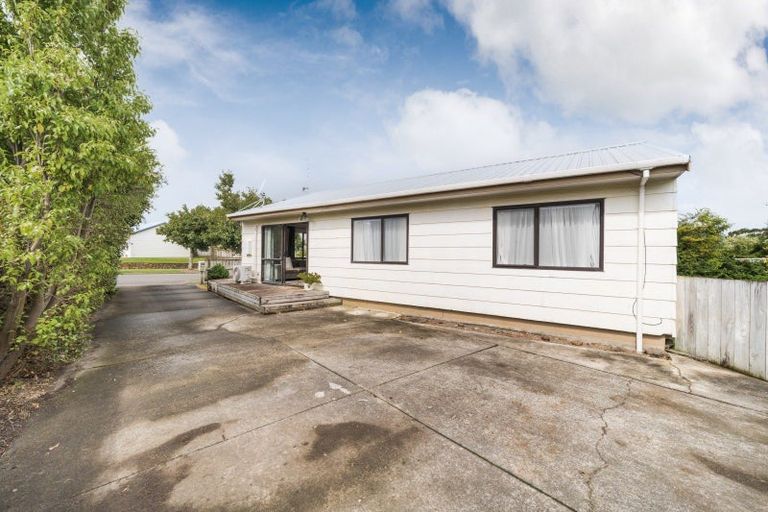 Photo of property in 99 Hillcrest Drive, Kelvin Grove, Palmerston North, 4414