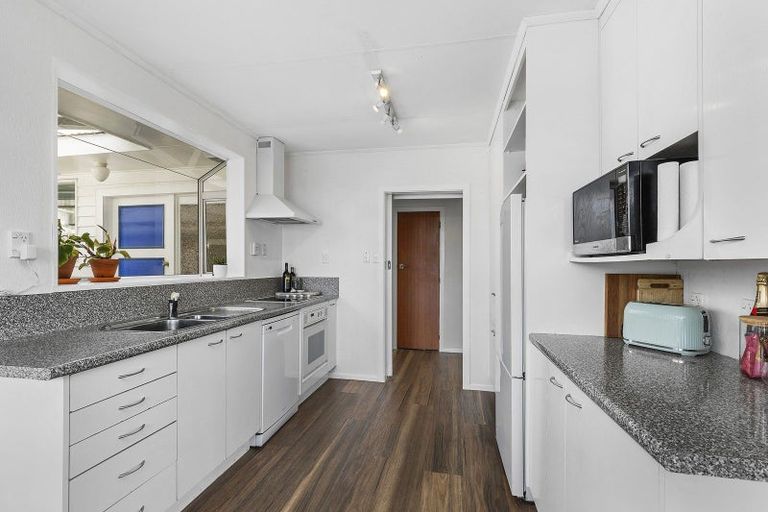 Photo of property in 3 Kimball Place, Johnsonville, Wellington, 6037