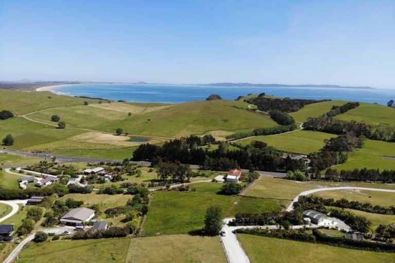 Photo of property in 16 Taipa View Road, Taipa, 0483