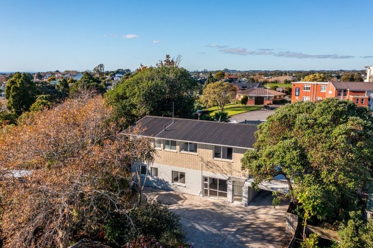 Photo of property in 219a Tukapa Street, Westown, New Plymouth, 4310