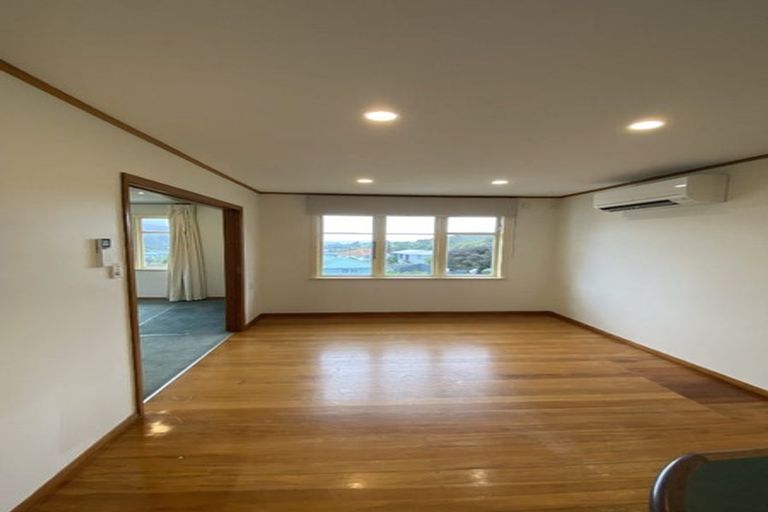 Photo of property in 3 Cecil Road, Tawa, Wellington, 5028
