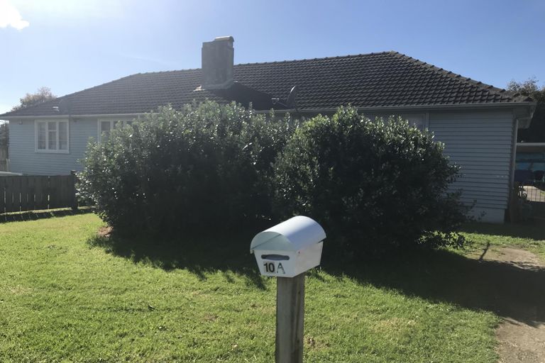 Photo of property in 10a Fraser Road, Narrow Neck, Auckland, 0624