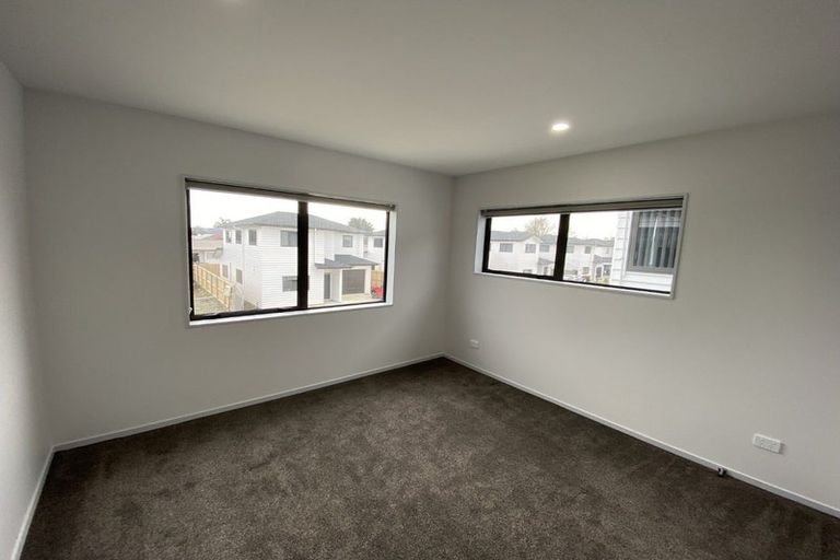 Photo of property in 1 Nagra Lane, Papakura, 2110