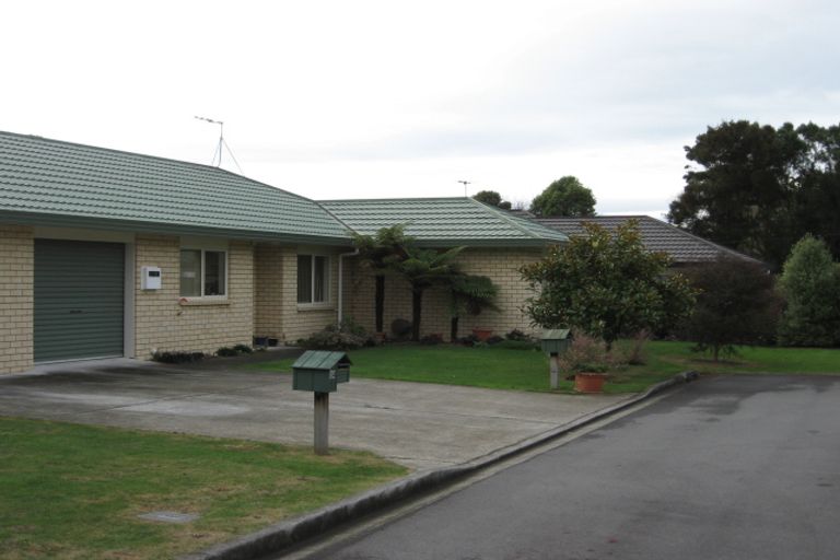 Photo of property in 12 Villa Grove, Paraparaumu, 5032
