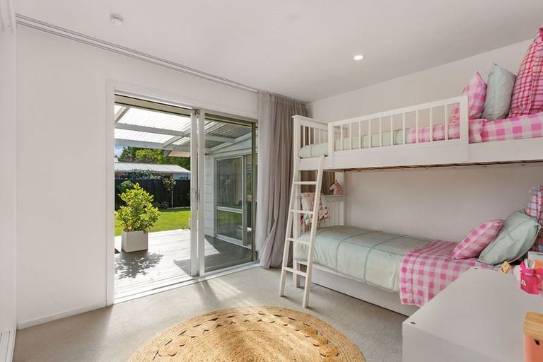 Photo of property in 9b Lydbury Place, Parklands, Christchurch, 8083