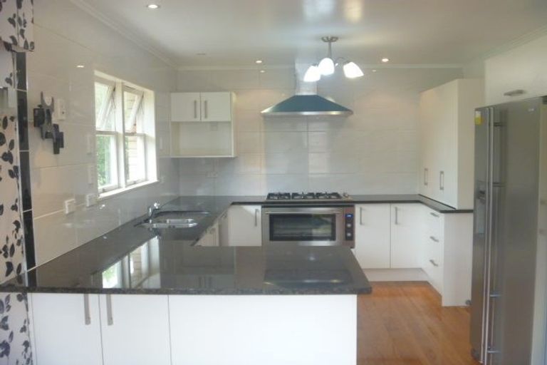 Photo of property in 13 Knox Road, Hillpark, Auckland, 2102