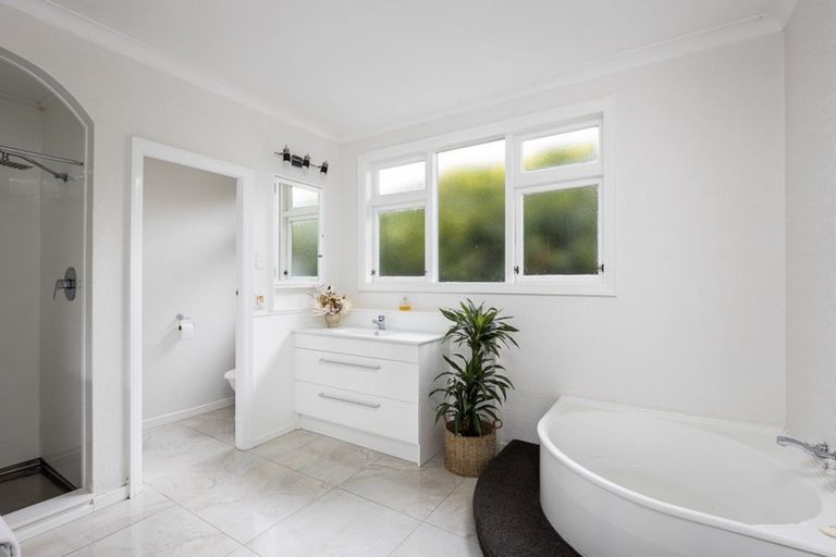 Photo of property in 30 Holsworthy Road, Lower Vogeltown, New Plymouth, 4310