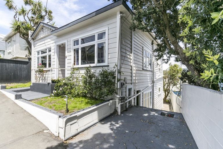 Photo of property in 60 Roxburgh Street, Mount Victoria, Wellington, 6011