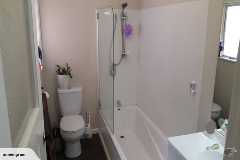 Photo of property in 28 The Quadrant, Miramar, Wellington, 6022