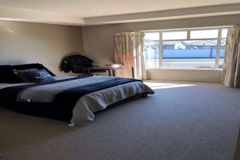 Photo of property in 20 Foresters Crescent, Parklands, Christchurch, 8083