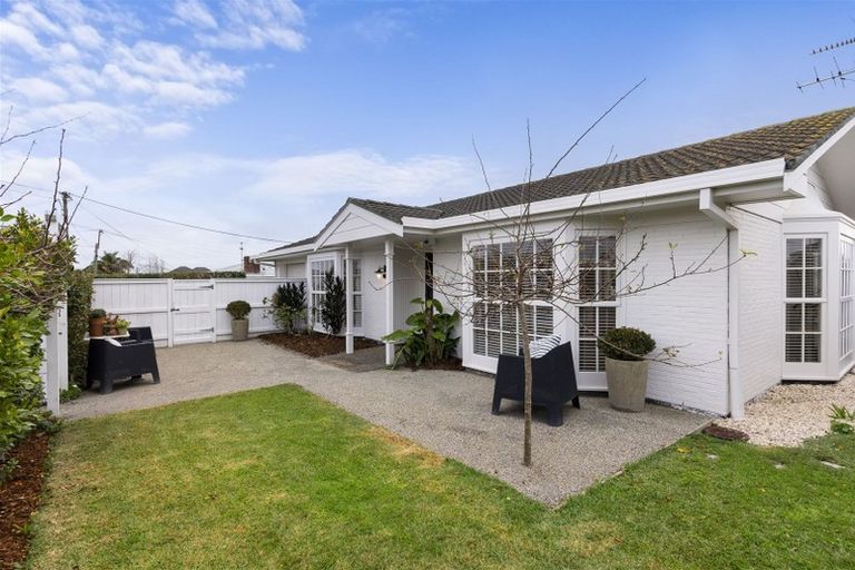 Photo of property in 1/9 Stanley Avenue, Milford, Auckland, 0620