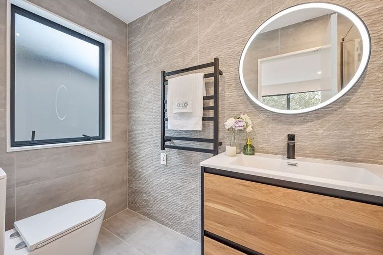 Photo of property in 25d Lavery Place, Sunnynook, Auckland, 0632