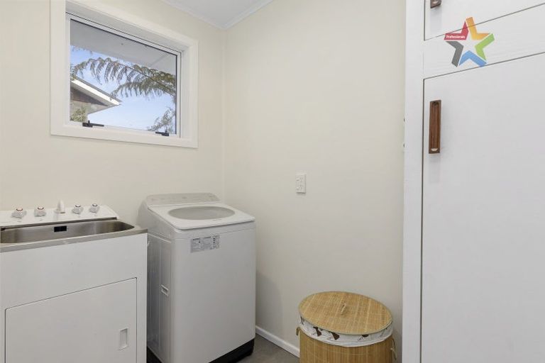 Photo of property in 6 Peach Tree Grove, Maungaraki, Lower Hutt, 5010