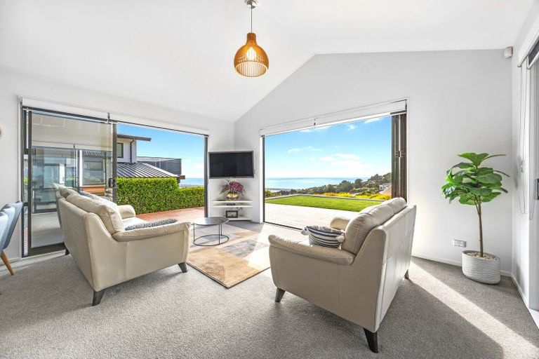 Photo of property in 8 Parkridge Place, Mount Pleasant, Christchurch, 8081