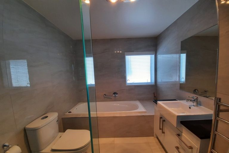 Photo of property in 3 Evelina Lane, Flat Bush, Auckland, 2019