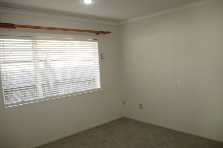 Photo of property in 12 Ballydonegan Rise, East Tamaki, Auckland, 2013