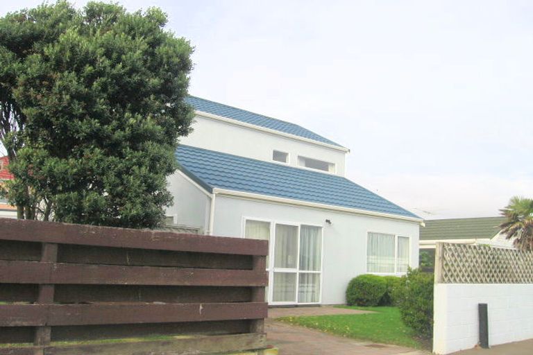 Photo of property in 3/42 Mana Esplanade, Paremata, Porirua, 5026