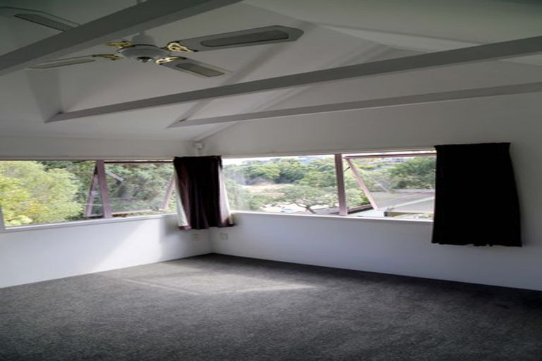 Photo of property in 2/18 The Esplanade, Castor Bay, Auckland, 0620