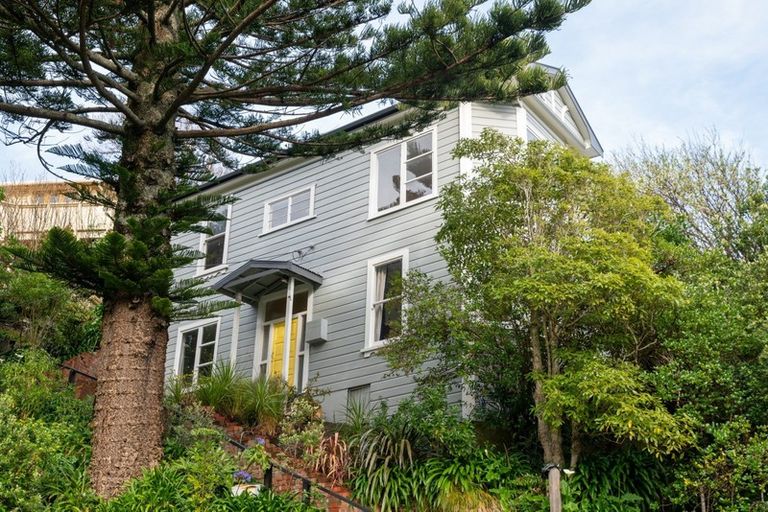 Photo of property in 8 Liffey Crescent, Island Bay, Wellington, 6023