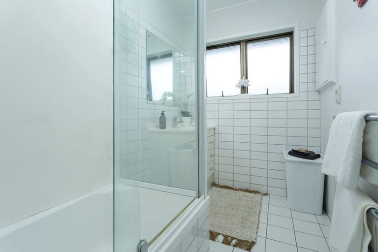 Photo of property in 3/72 Lake Road, Northcote, Auckland, 0627