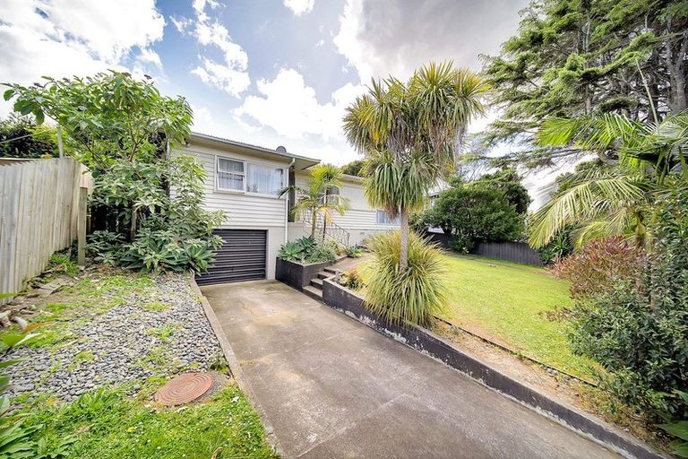 Photo of property in 4 Burndale Terrace, Manurewa, Auckland, 2102