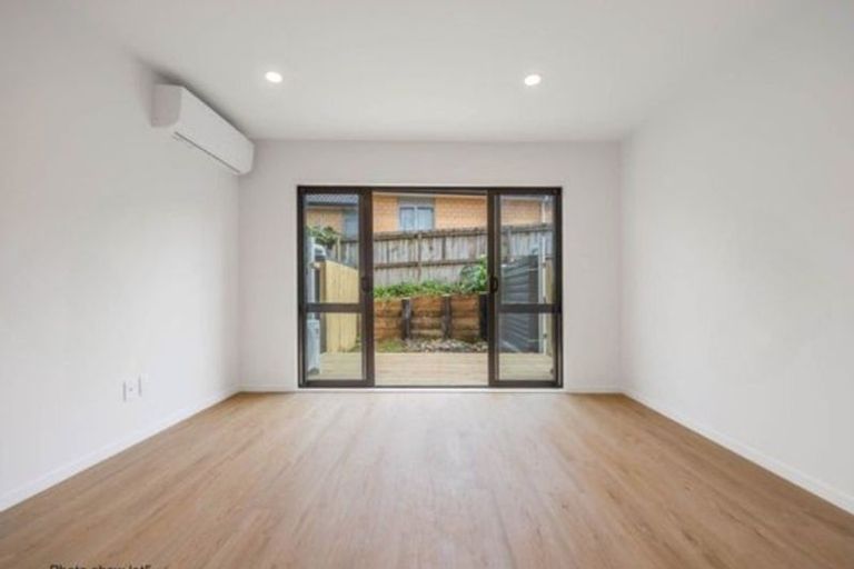 Photo of property in 6/9 Donovan Avenue, Massey, Auckland, 0614