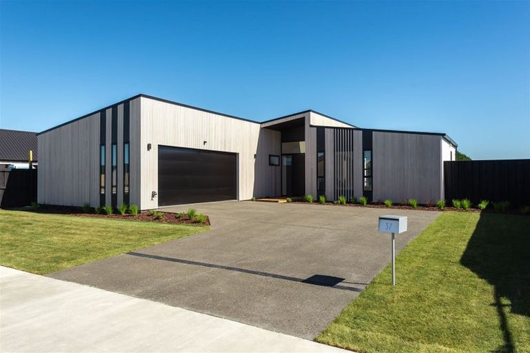 Photo of property in 37 Hotere Street, Rangiora, 7400