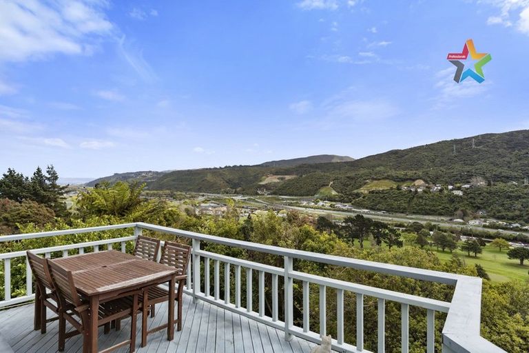 Photo of property in 33 Kingsley Street, Stokes Valley, Lower Hutt, 5019