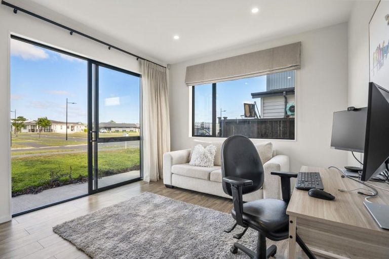 Photo of property in 11 Koiora Road, Clarks Beach, 2122