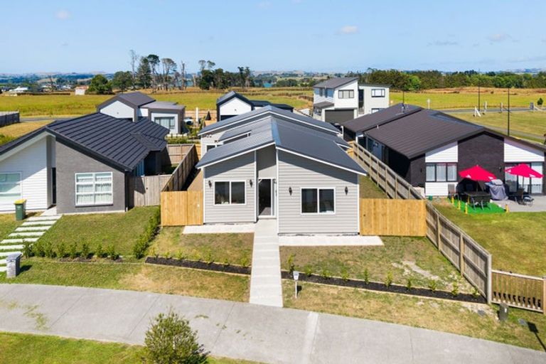 Photo of property in 17 Uatoto Road, Clarks Beach, 2122