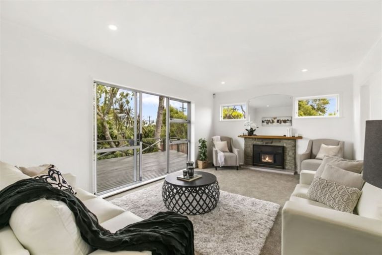 Photo of property in 14 Taupo Street, Green Bay, Auckland, 0604