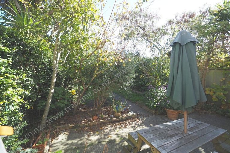 Photo of property in 25 Moir Street, Mount Victoria, Wellington, 6011