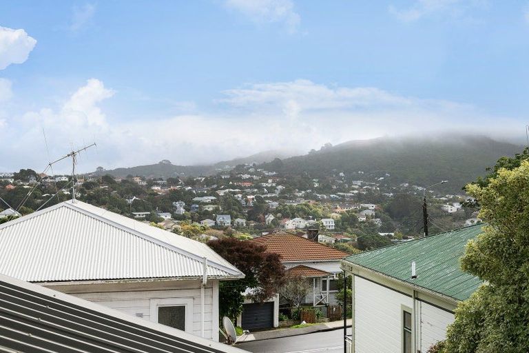 Photo of property in 98c Northland Road, Northland, Wellington, 6012