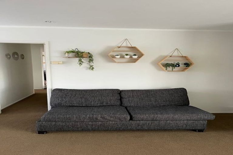 Photo of property in 1/1 Ballater Place, Highland Park, Auckland, 2010