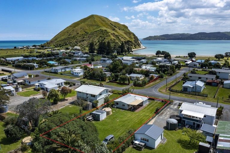 Photo of property in 75 Fortescue Street, Mahia, 4198