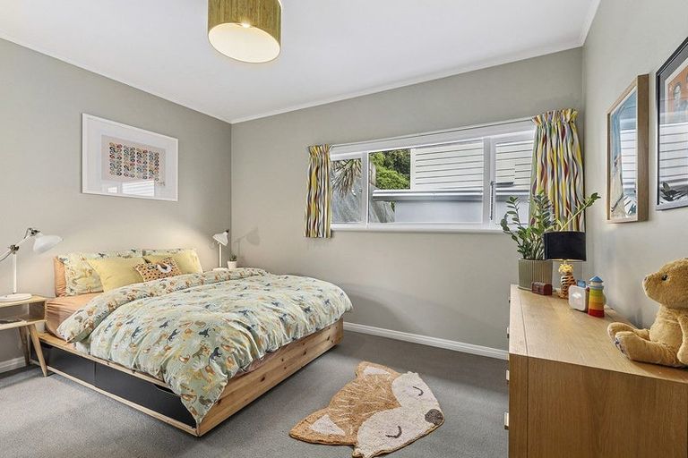 Photo of property in 22 Imperial Terrace, Melrose, Wellington, 6022