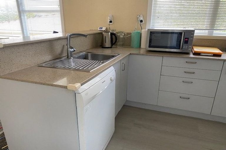 Photo of property in 17 Diana Drive, Glenfield, Auckland, 0627