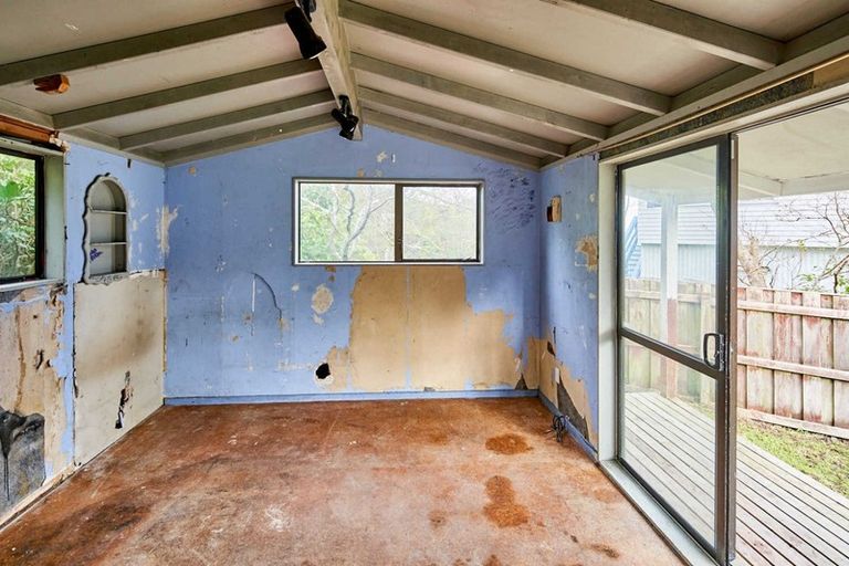 Photo of property in 3 Clematis Grove, Maungaraki, Lower Hutt, 5010