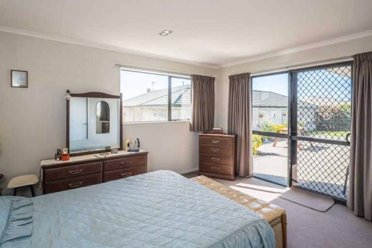 Photo of property in 25 Consort Close, Paraparaumu Beach, Paraparaumu, 5032